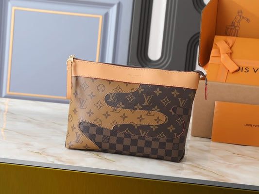 Feelin’ Large Clutch