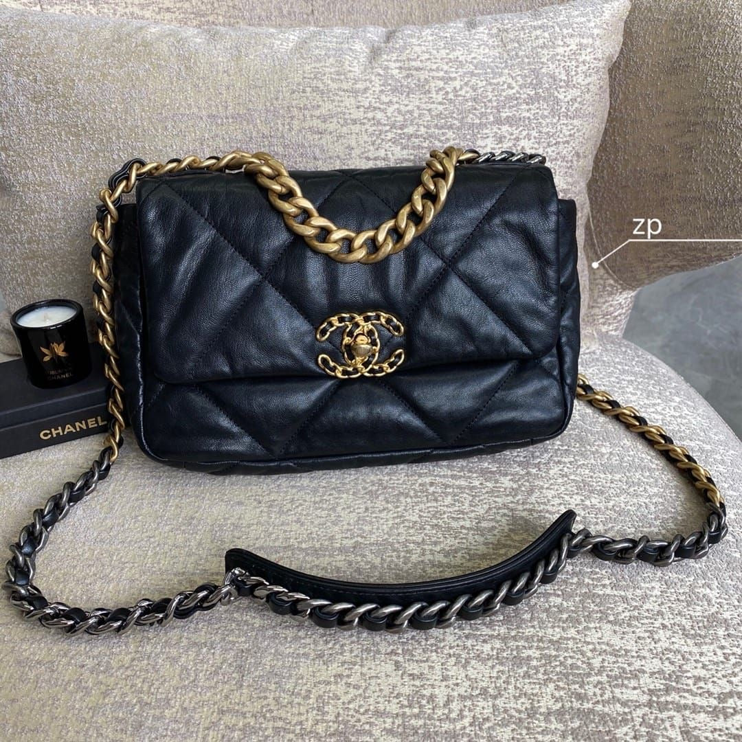 Black Beauty Crossbody