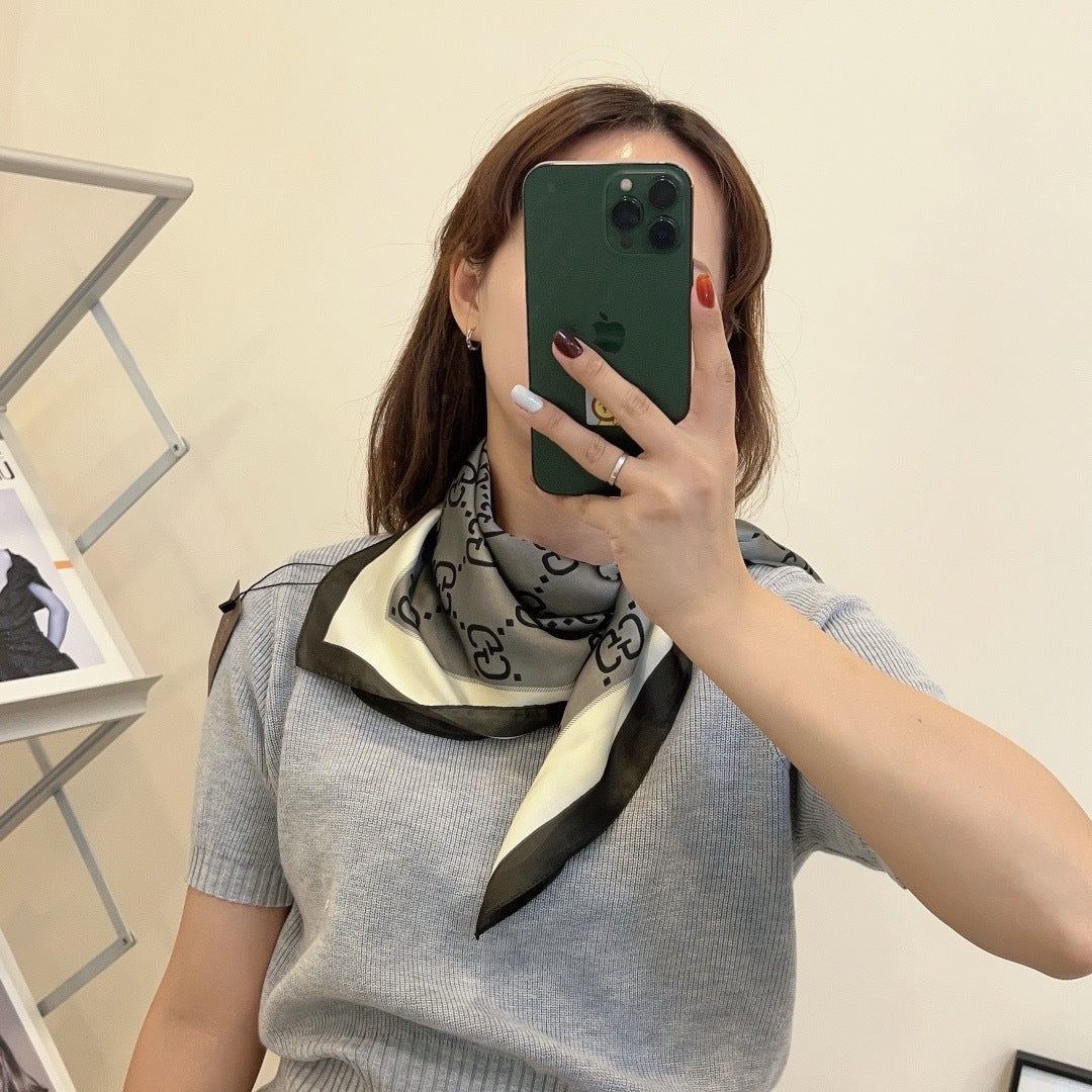 GG Scarf