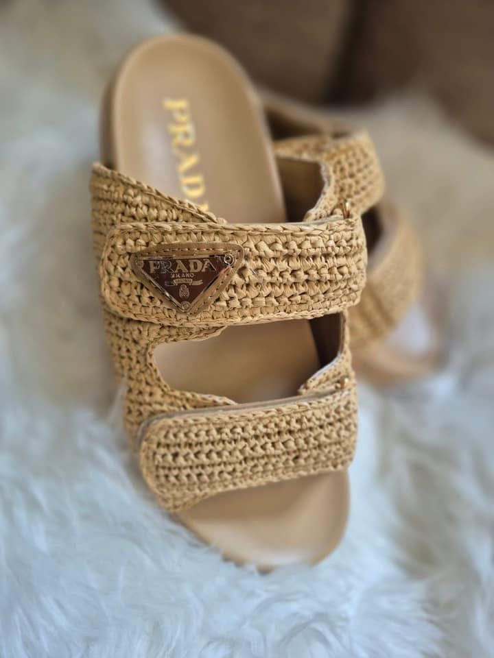 Wicker Sandle