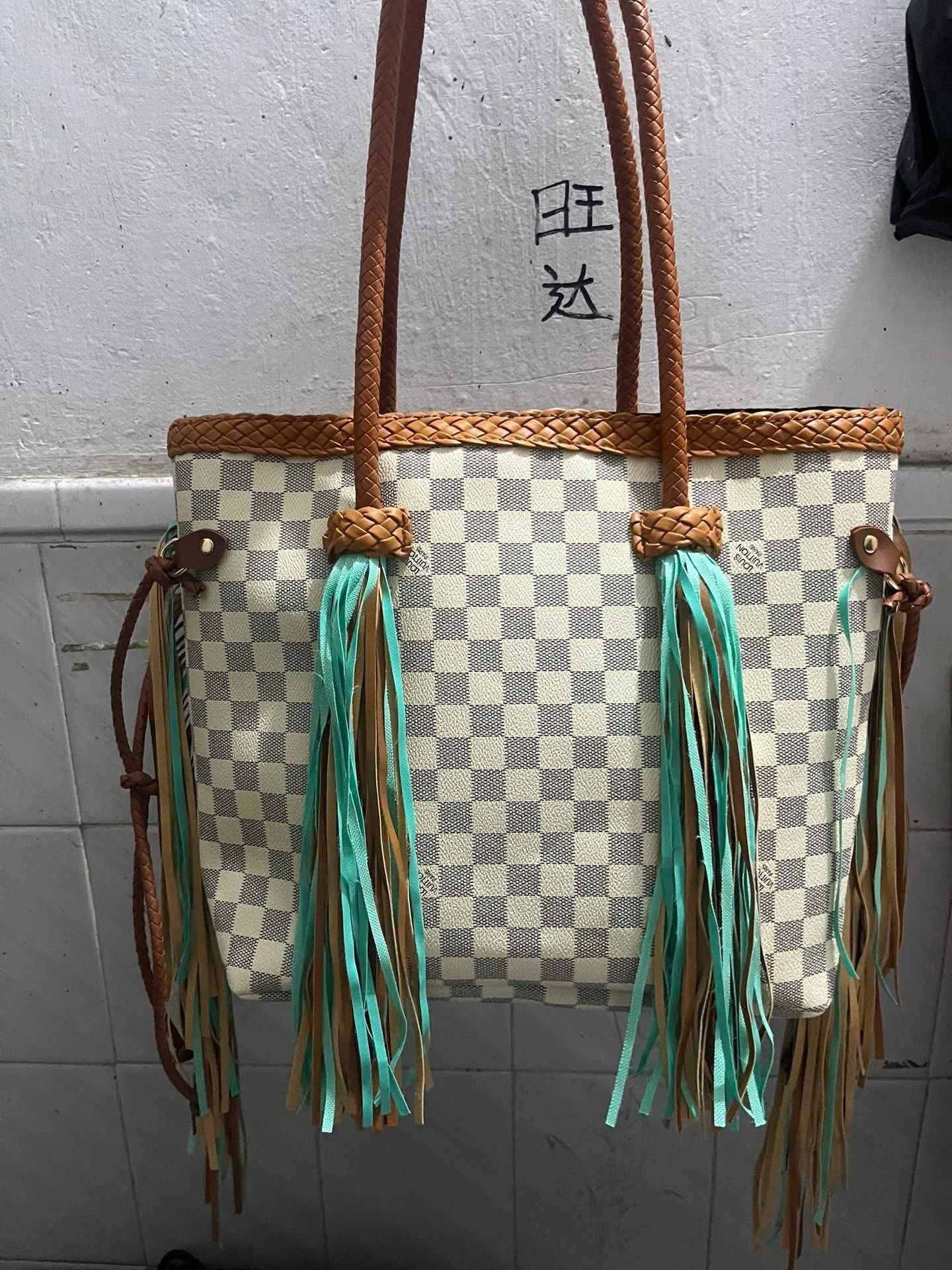 A little Bit Of Fringe 👜