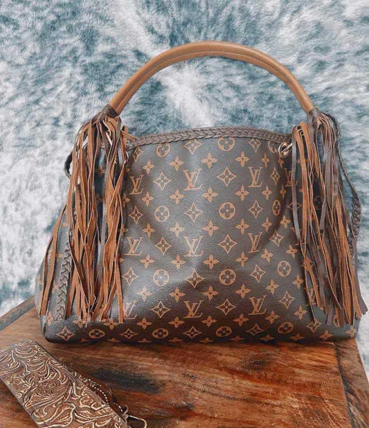 A little Bit Of Fringe 👜